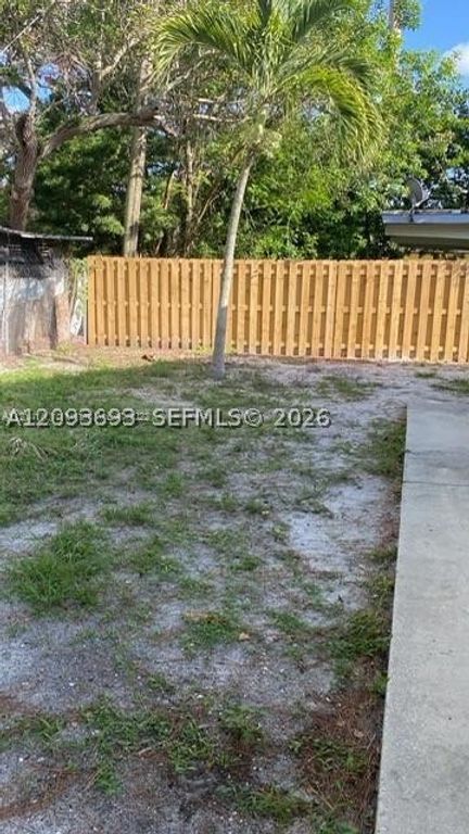 Image 11 of property listing at 1204 NE 5th Ave, Fort Lauderdale, FL 33304
