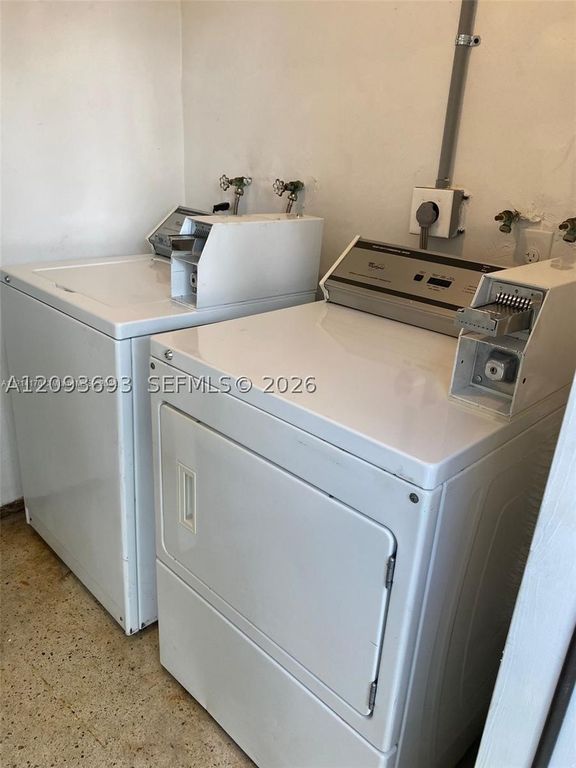 Image 12 of property listing at 1204 NE 5th Ave, Fort Lauderdale, FL 33304