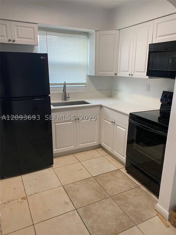 Image 2 of property listing at 1204 NE 5th Ave, Fort Lauderdale, FL 33304