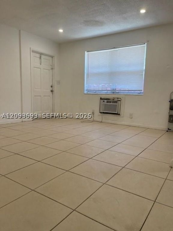 Image 6 of property listing at 1204 NE 5th Ave, Fort Lauderdale, FL 33304