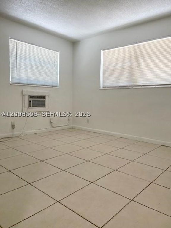 Image 7 of property listing at 1204 NE 5th Ave, Fort Lauderdale, FL 33304