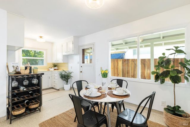 1828 Humboldt St, Santa Rosa, CA 95404