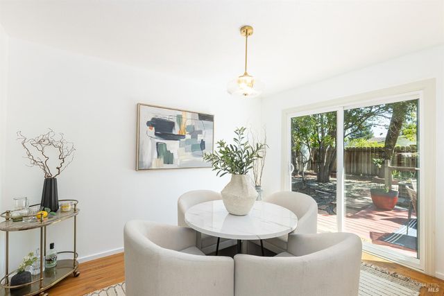 1828 Humboldt St, Santa Rosa, CA 95404