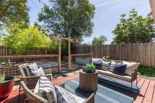 1828 Humboldt St, Santa Rosa, CA 95404