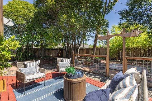 1828 Humboldt St, Santa Rosa, CA 95404