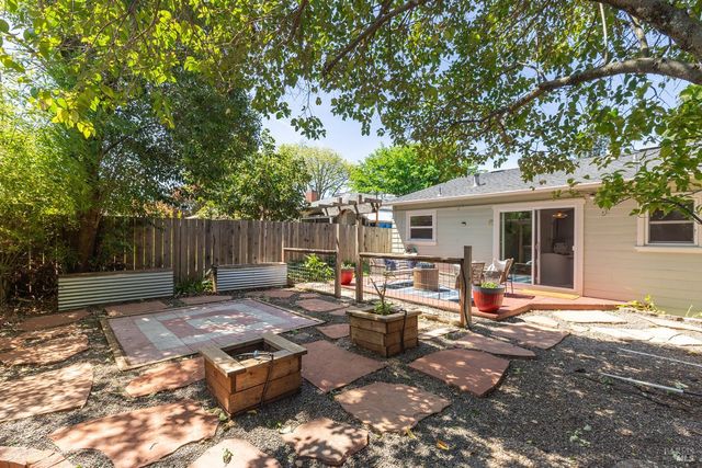 1828 Humboldt St, Santa Rosa, CA 95404
