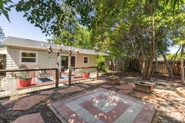 1828 Humboldt St, Santa Rosa, CA 95404