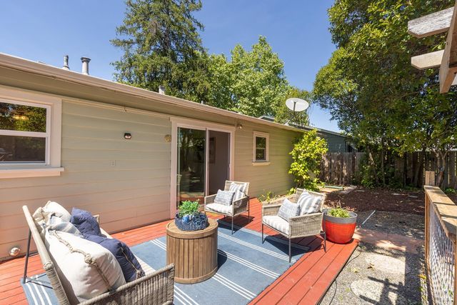 1828 Humboldt St, Santa Rosa, CA 95404