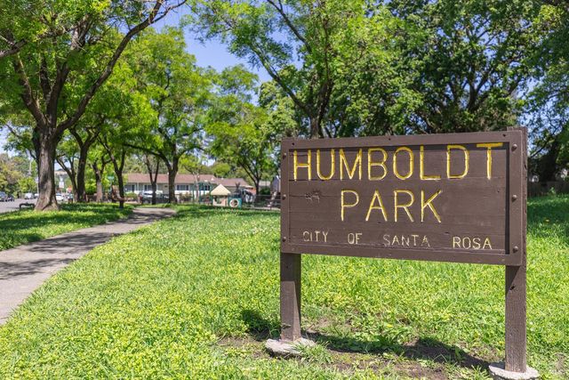 1828 Humboldt St, Santa Rosa, CA 95404