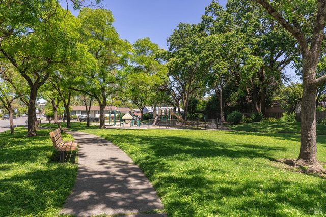 1828 Humboldt St, Santa Rosa, CA 95404