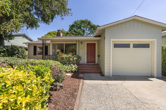 1828 Humboldt St, Santa Rosa, CA 95404