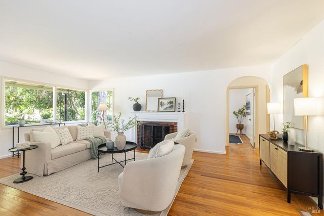 1828 Humboldt St, Santa Rosa, CA 95404