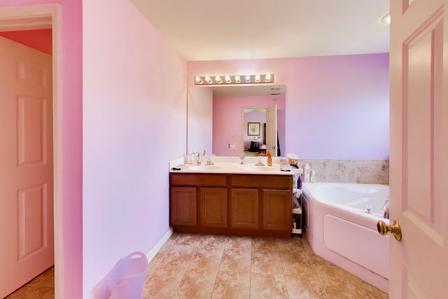1050 Samantha Drive, Lake Zurich, IL 60047