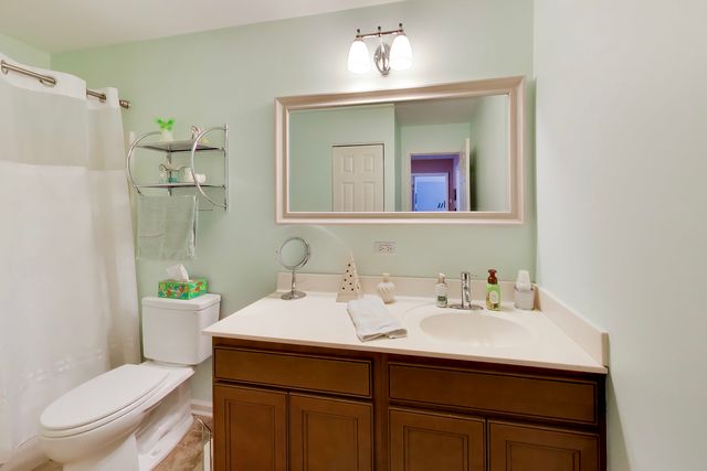 1050 Samantha Drive, Lake Zurich, IL 60047