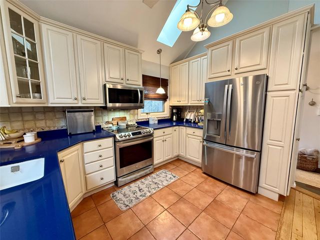 14 Merlin Lane, East Setauket, NY 11733