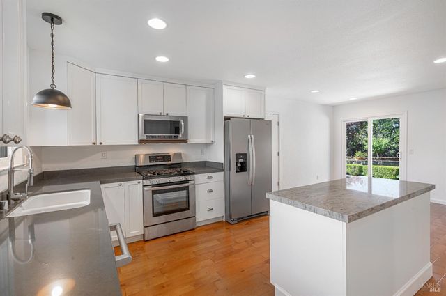 1323 Prentice Dr, Healdsburg, CA 95448