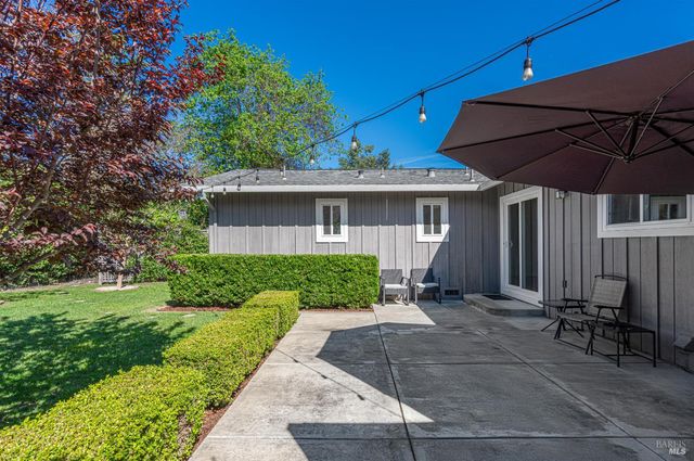 1323 Prentice Dr, Healdsburg, CA 95448