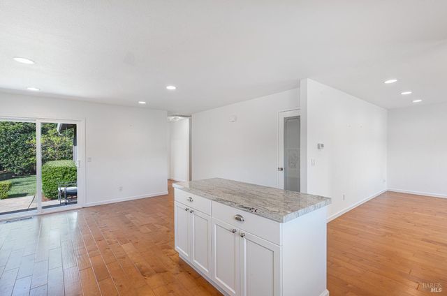 1323 Prentice Dr, Healdsburg, CA 95448