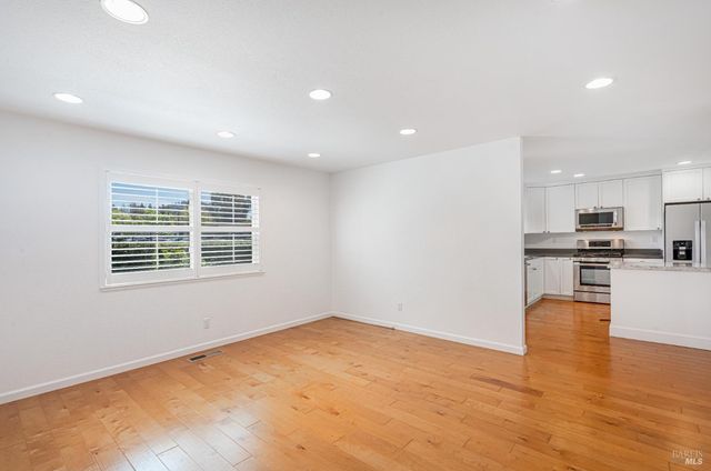 1323 Prentice Dr, Healdsburg, CA 95448