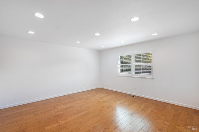 1323 Prentice Dr, Healdsburg, CA 95448