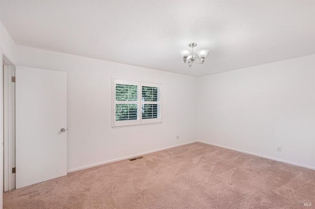 1323 Prentice Dr, Healdsburg, CA 95448