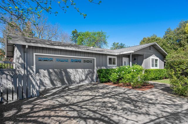 1323 Prentice Dr, Healdsburg, CA 95448