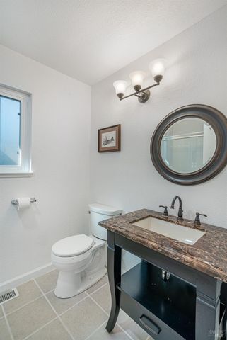 1323 Prentice Dr, Healdsburg, CA 95448