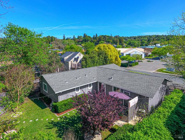 1323 Prentice Dr, Healdsburg, CA 95448