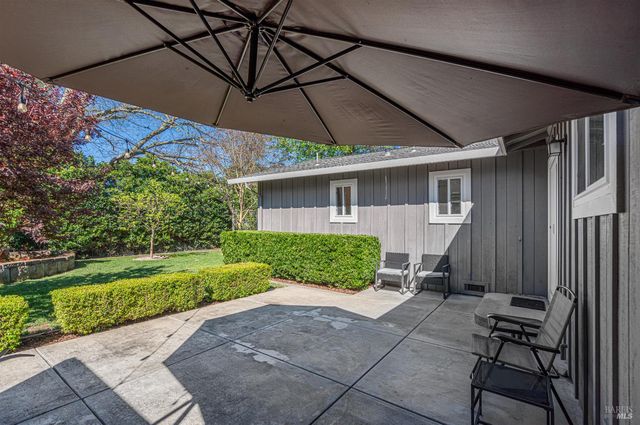 1323 Prentice Dr, Healdsburg, CA 95448