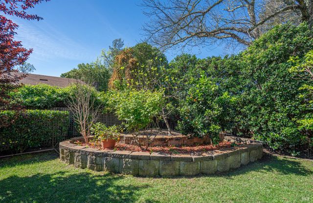 1323 Prentice Dr, Healdsburg, CA 95448