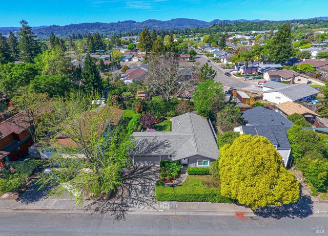 1323 Prentice Dr, Healdsburg, CA 95448