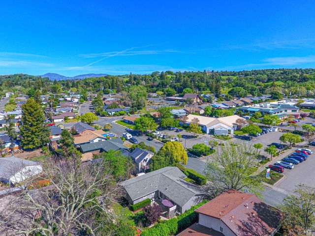 1323 Prentice Dr, Healdsburg, CA 95448