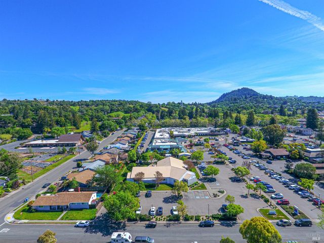 1323 Prentice Dr, Healdsburg, CA 95448