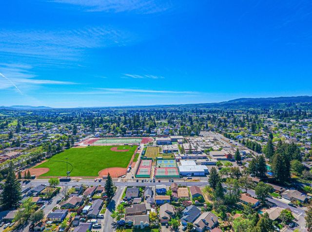 1323 Prentice Dr, Healdsburg, CA 95448