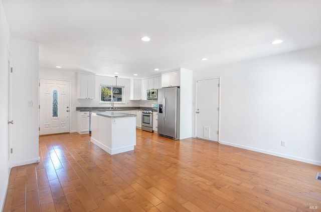 1323 Prentice Dr, Healdsburg, CA 95448