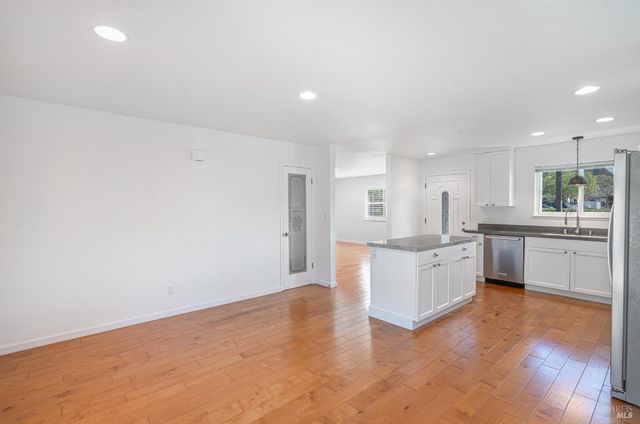 1323 Prentice Dr, Healdsburg, CA 95448