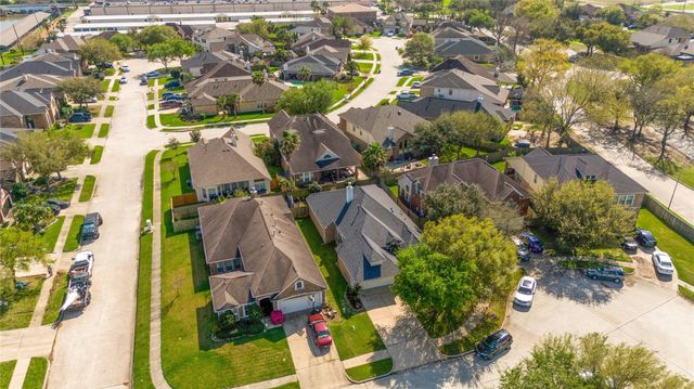 2105 Forest Glen Lane, Kemah, TX 77565