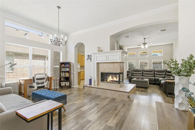 2105 Forest Glen Lane, Kemah, TX 77565