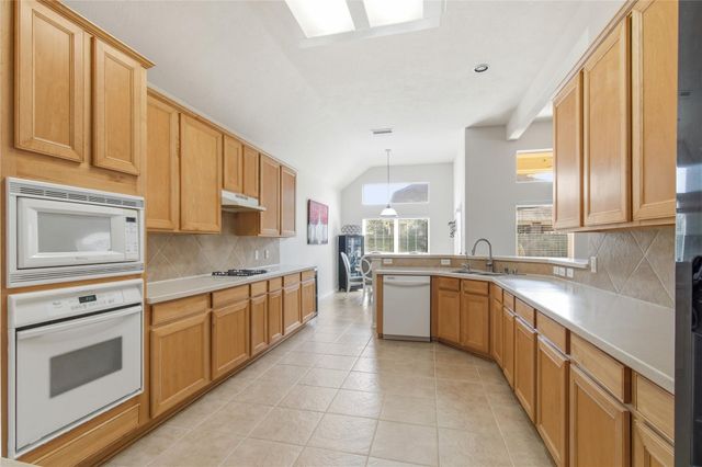 2105 Forest Glen Lane, Kemah, TX 77565