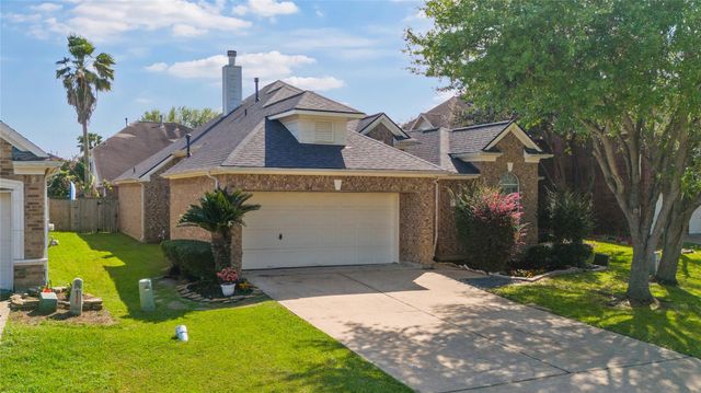 2105 Forest Glen Lane, Kemah, TX 77565