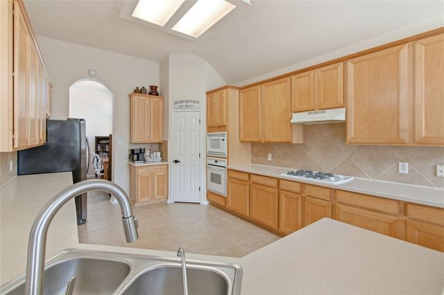 2105 Forest Glen Lane, Kemah, TX 77565