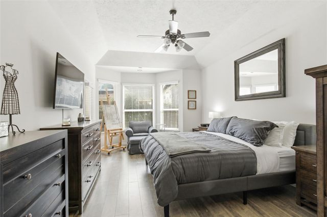 2105 Forest Glen Lane, Kemah, TX 77565