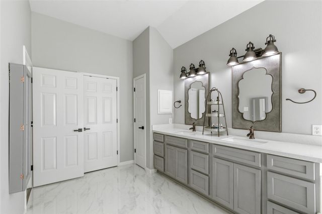 2105 Forest Glen Lane, Kemah, TX 77565