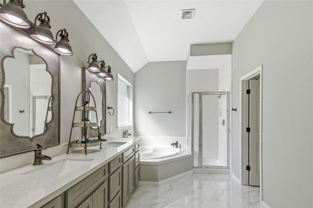 2105 Forest Glen Lane, Kemah, TX 77565