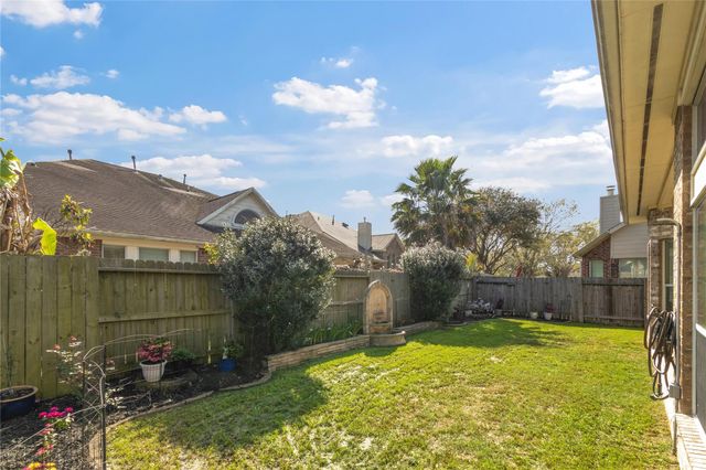 2105 Forest Glen Lane, Kemah, TX 77565