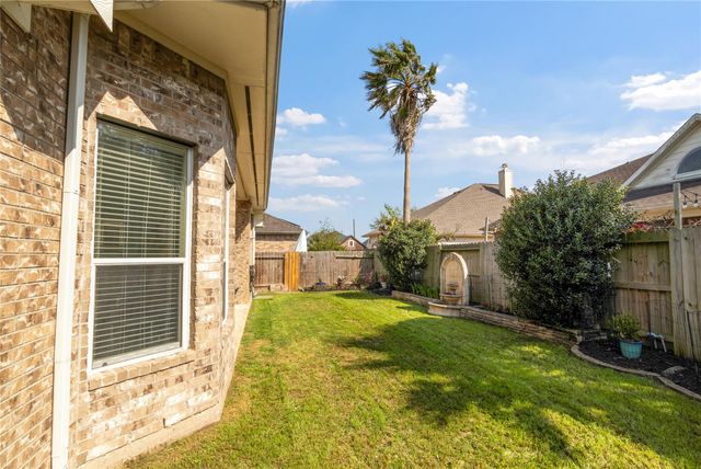 2105 Forest Glen Lane, Kemah, TX 77565