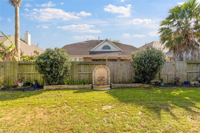 2105 Forest Glen Lane, Kemah, TX 77565