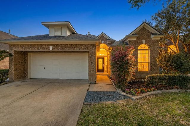 2105 Forest Glen Lane, Kemah, TX 77565