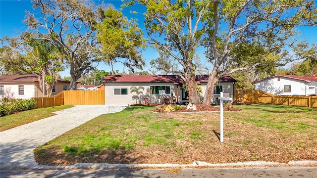 2335 MURILLA WAY S, St Petersburg, FL 33712