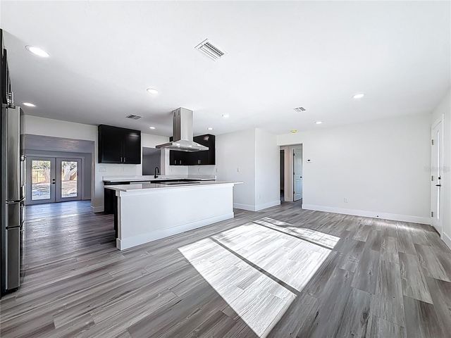 2335 MURILLA WAY S, St Petersburg, FL 33712